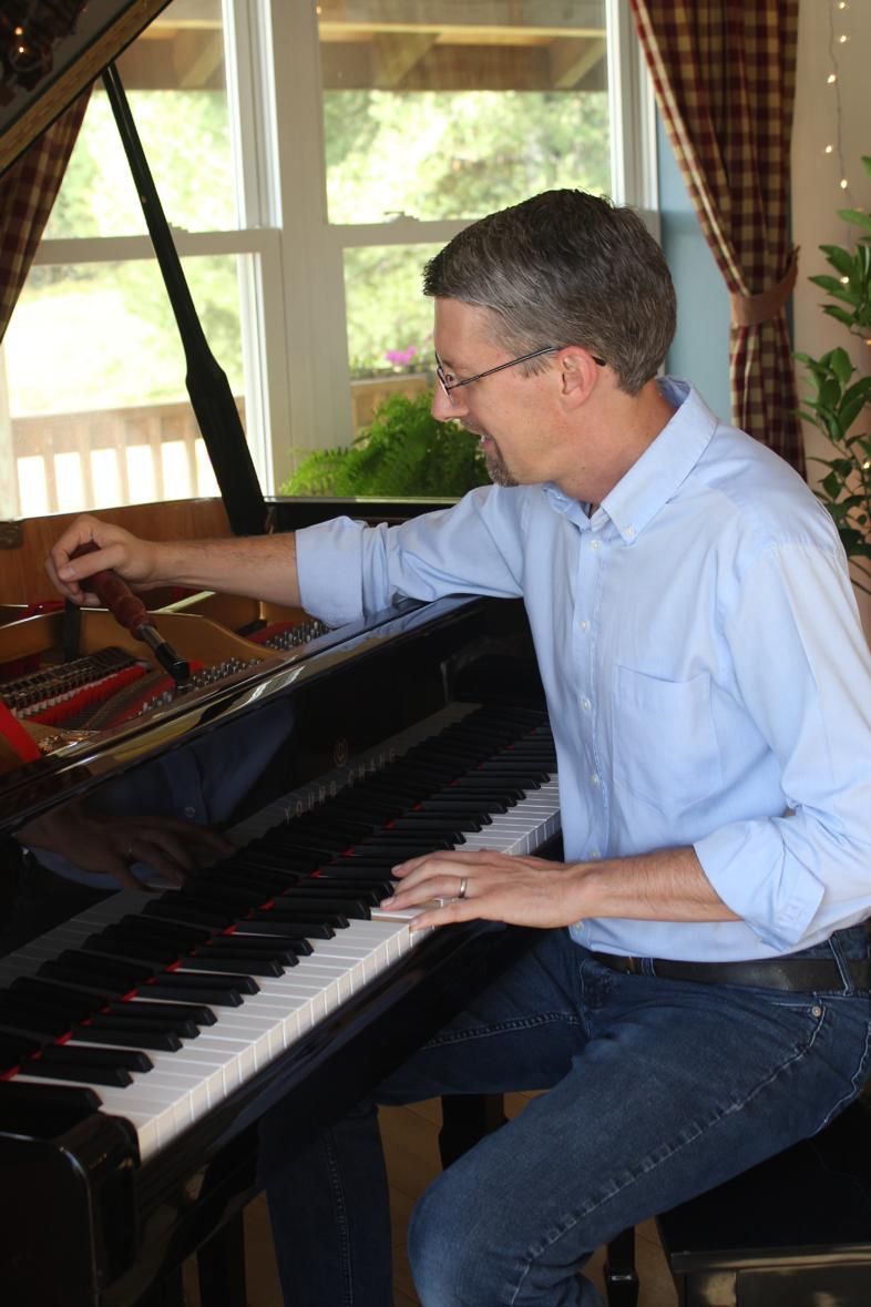 Ken Farrington RPT piano tuner technician